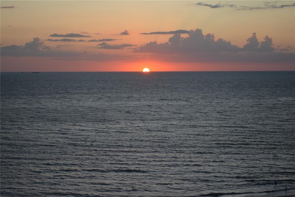 待售: $895,000 (2 贝兹, 2 浴室, 1165 平方英尺)