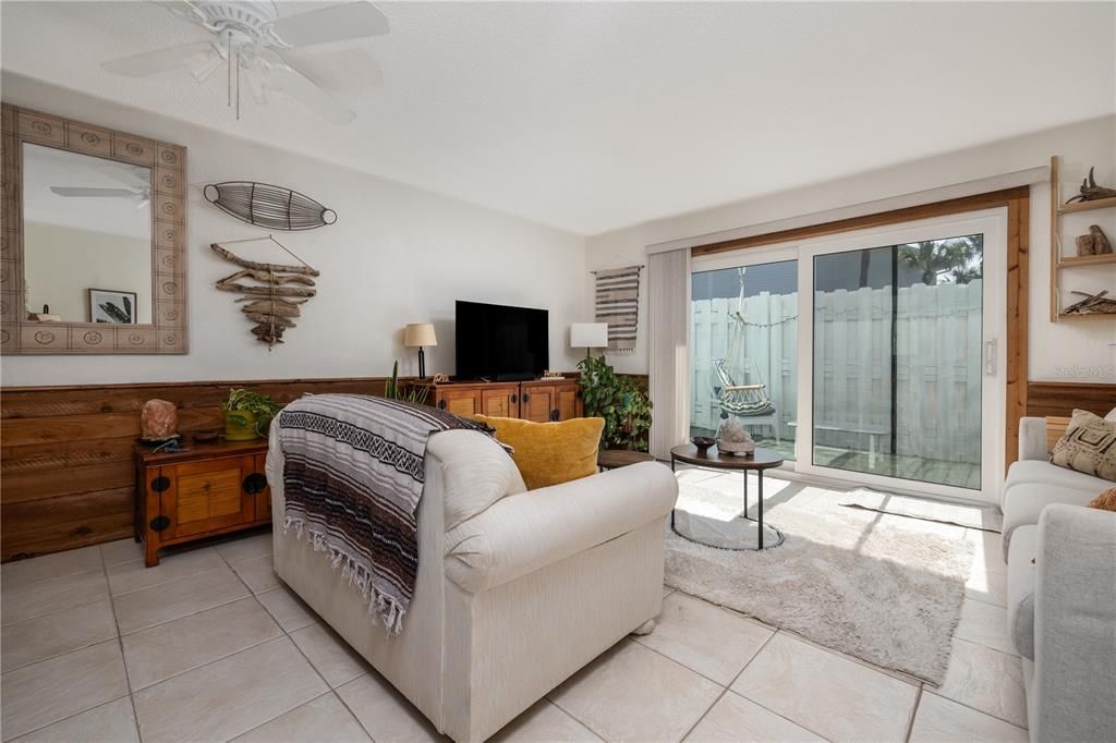 待售: $355,000 (2 贝兹, 1 浴室, 1190 平方英尺)