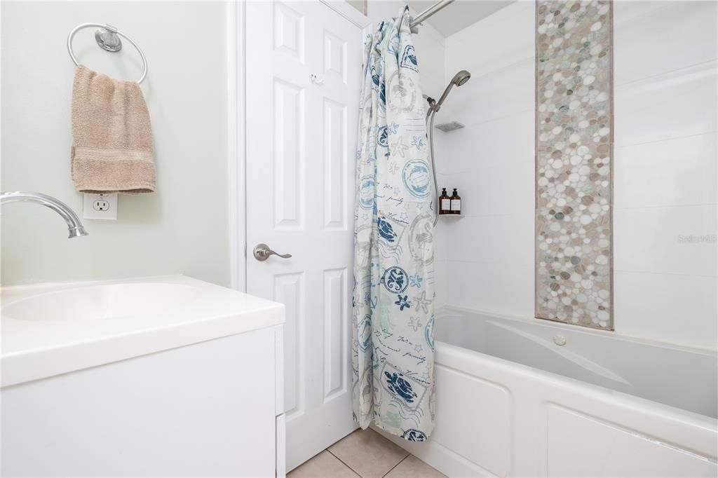 待售: $355,000 (2 贝兹, 1 浴室, 1190 平方英尺)