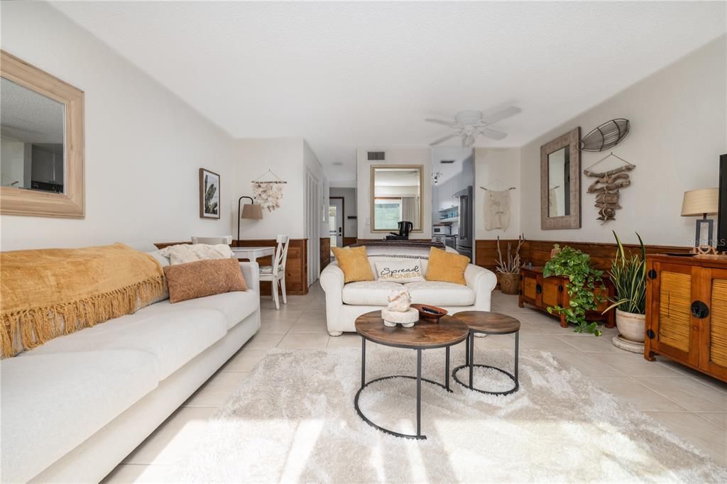 待售: $355,000 (2 贝兹, 1 浴室, 1190 平方英尺)