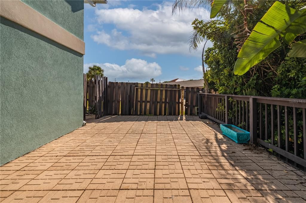 待售: $355,000 (2 贝兹, 1 浴室, 1190 平方英尺)