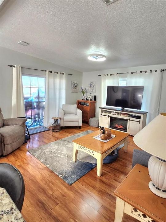 For Sale: $235,000 (2 beds, 2 baths, 1020 Square Feet)