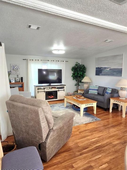 For Sale: $235,000 (2 beds, 2 baths, 1020 Square Feet)