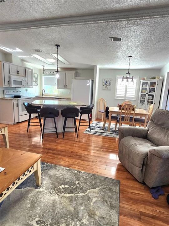 For Sale: $235,000 (2 beds, 2 baths, 1020 Square Feet)