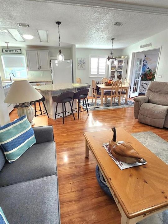 For Sale: $235,000 (2 beds, 2 baths, 1020 Square Feet)