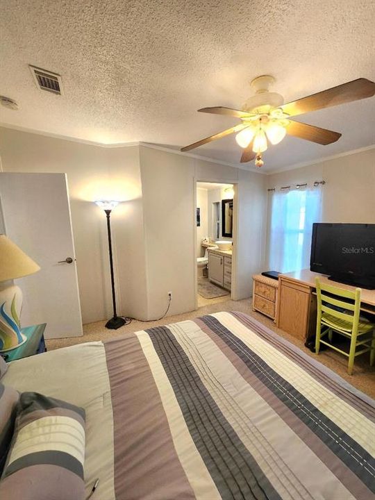 For Sale: $235,000 (2 beds, 2 baths, 1020 Square Feet)