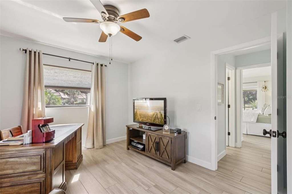 Active With Contract: $464,900 (3 beds, 2 baths, 1822 Square Feet)