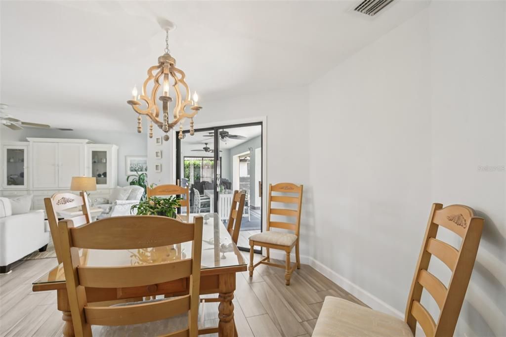 Active With Contract: $464,900 (3 beds, 2 baths, 1822 Square Feet)