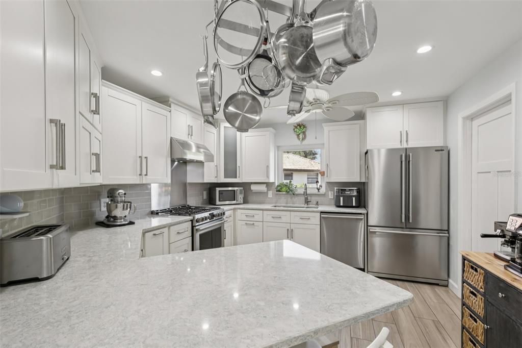 Active With Contract: $464,900 (3 beds, 2 baths, 1822 Square Feet)