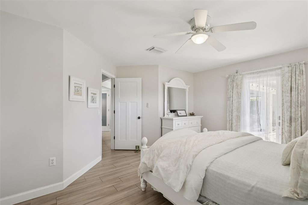 Active With Contract: $464,900 (3 beds, 2 baths, 1822 Square Feet)