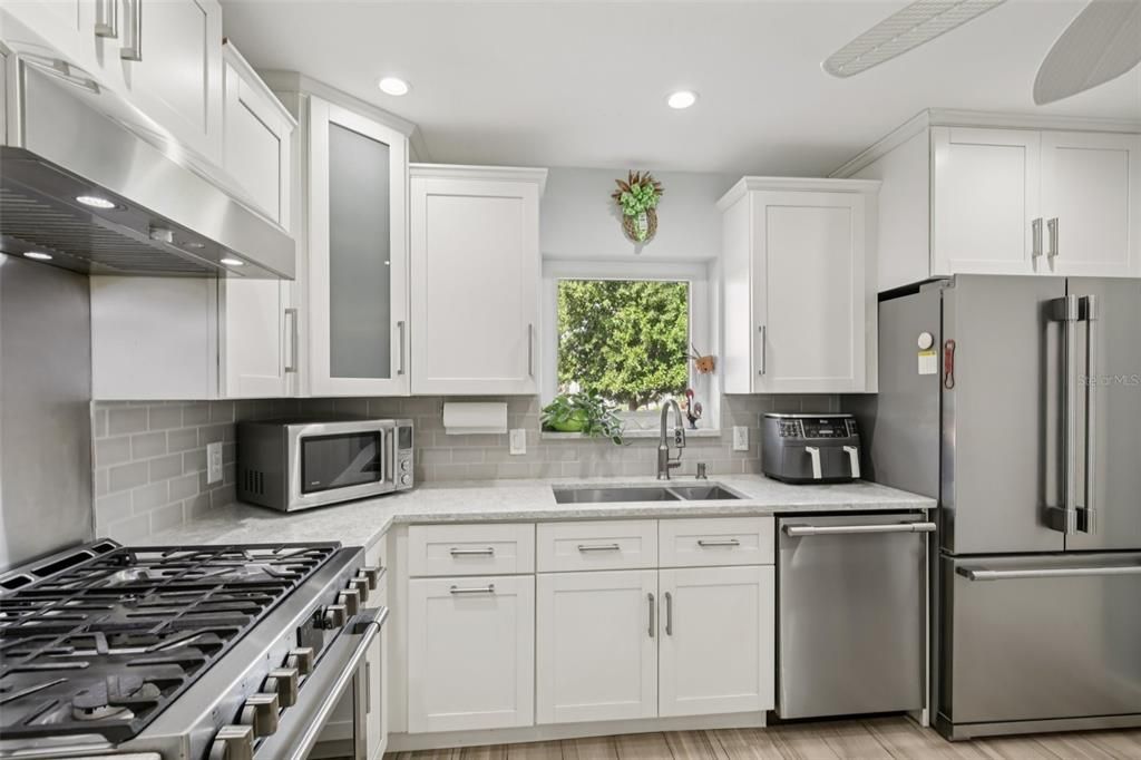 Active With Contract: $464,900 (3 beds, 2 baths, 1822 Square Feet)