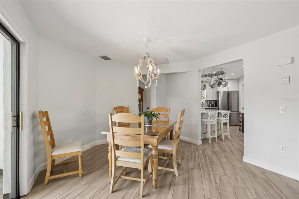 Active With Contract: $464,900 (3 beds, 2 baths, 1822 Square Feet)