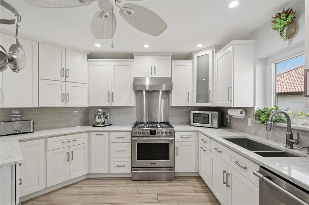 Active With Contract: $464,900 (3 beds, 2 baths, 1822 Square Feet)