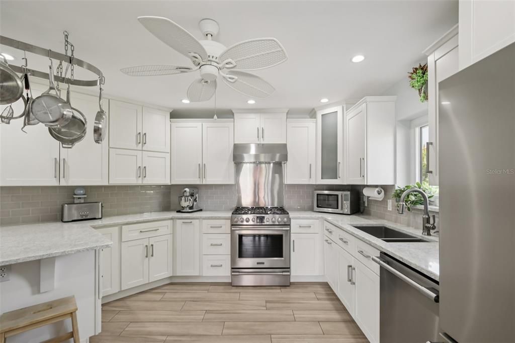 Active With Contract: $464,900 (3 beds, 2 baths, 1822 Square Feet)