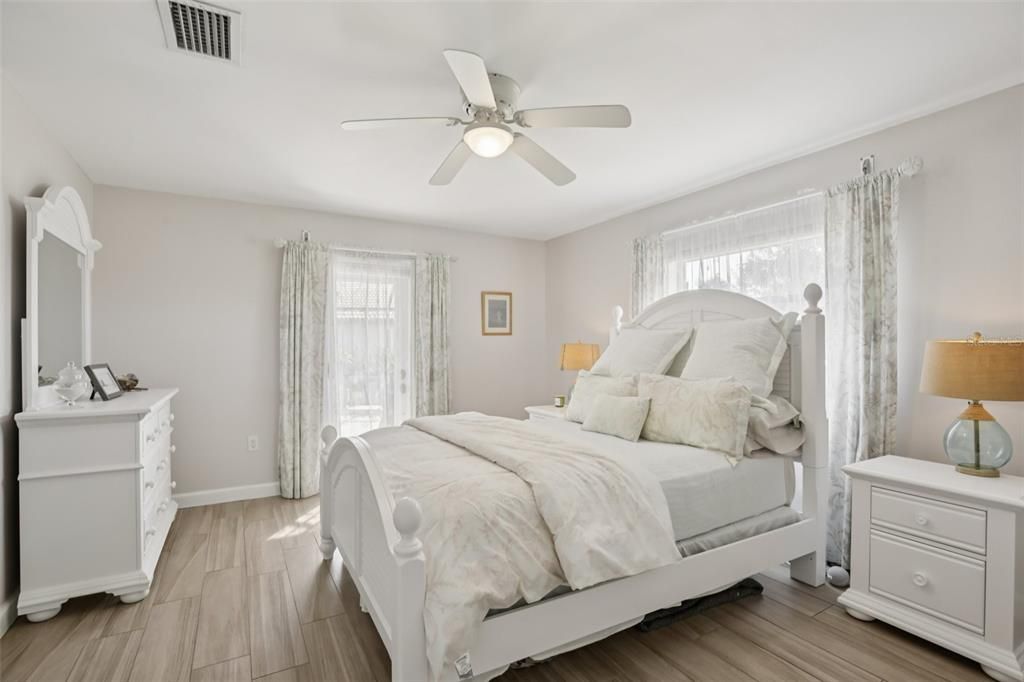 Active With Contract: $464,900 (3 beds, 2 baths, 1822 Square Feet)