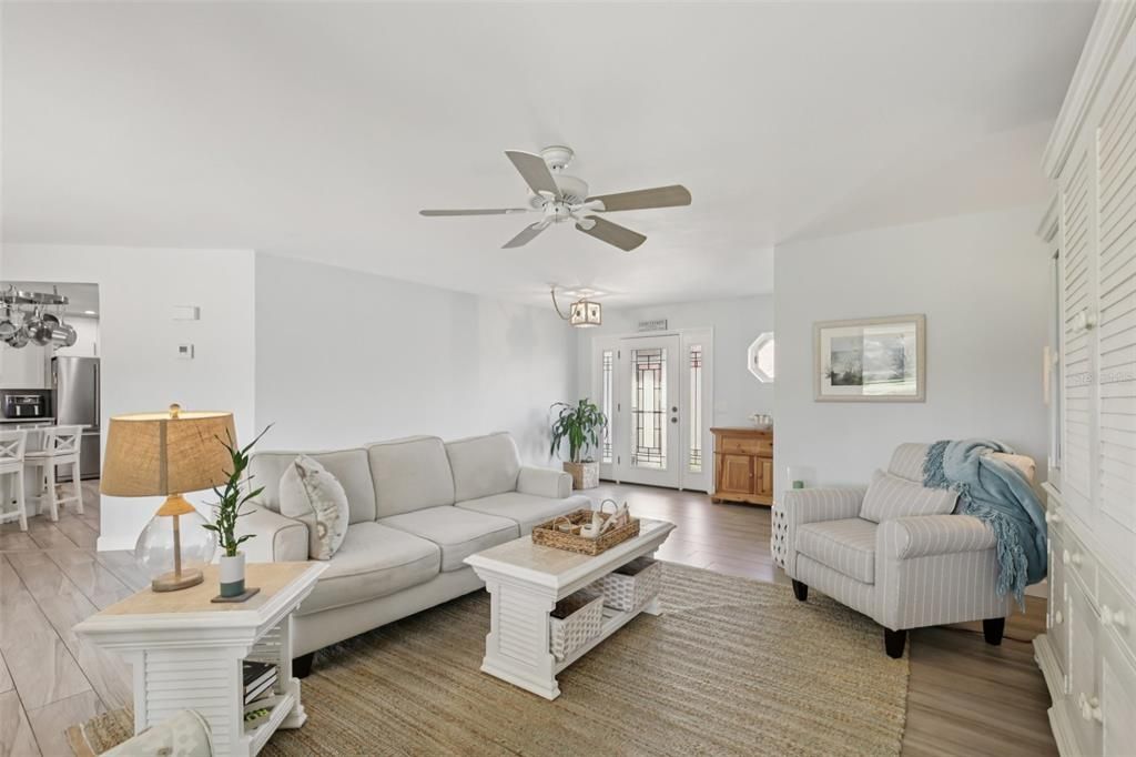 Active With Contract: $464,900 (3 beds, 2 baths, 1822 Square Feet)