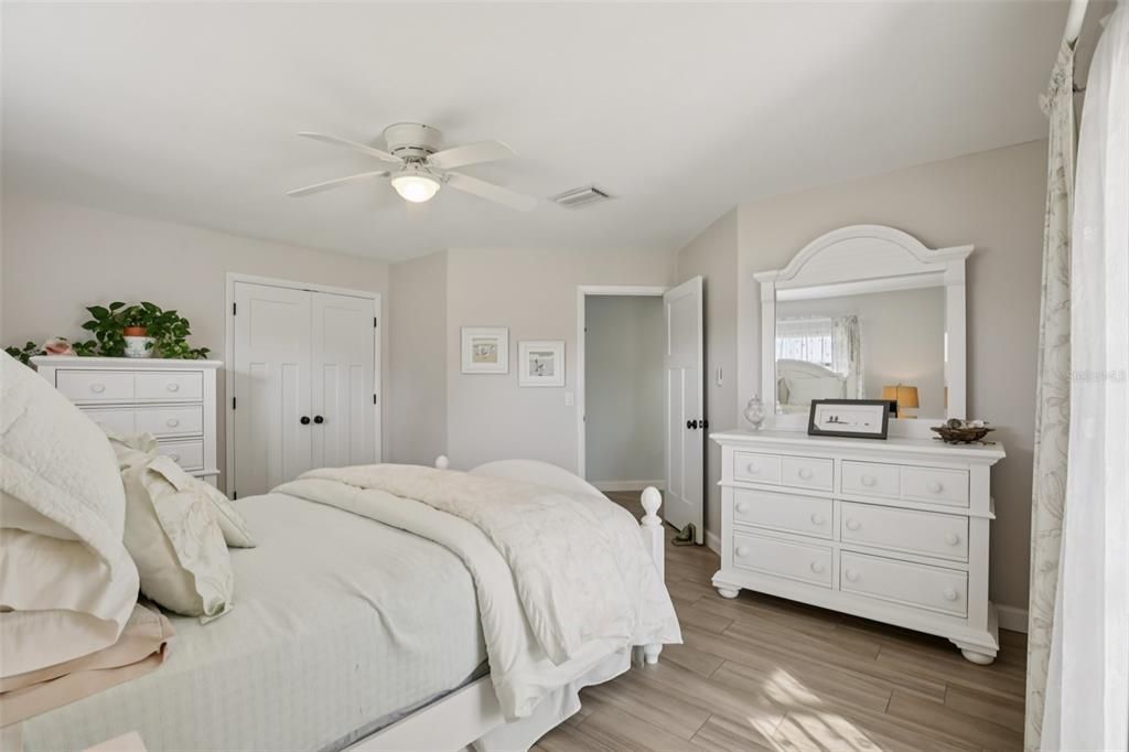 Active With Contract: $464,900 (3 beds, 2 baths, 1822 Square Feet)