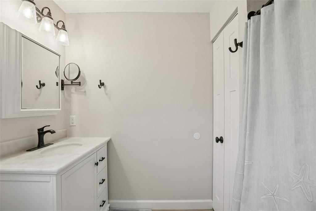 Active With Contract: $464,900 (3 beds, 2 baths, 1822 Square Feet)