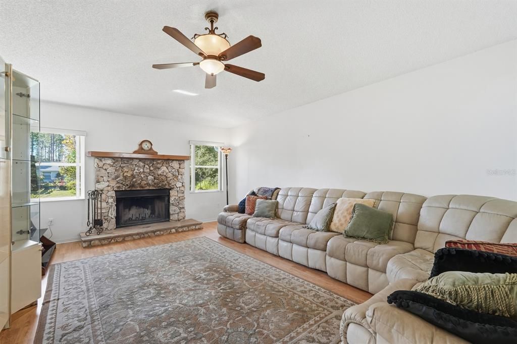 For Sale: $450,000 (3 beds, 2 baths, 2592 Square Feet)