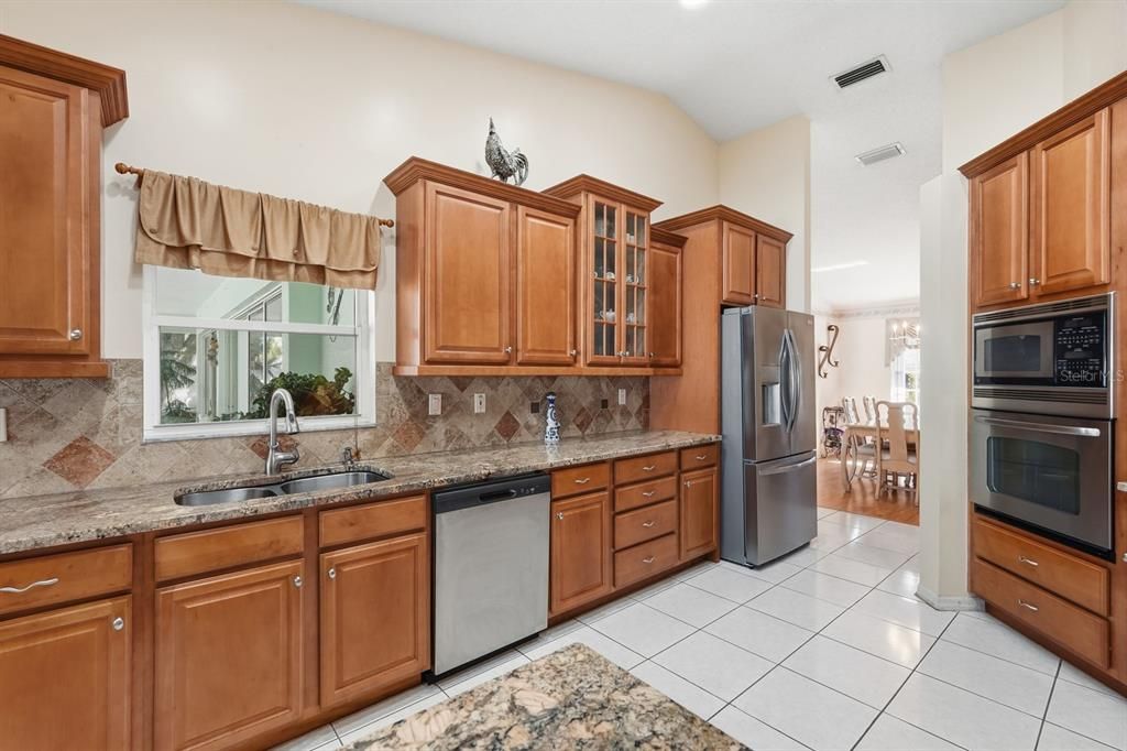 For Sale: $450,000 (3 beds, 2 baths, 2592 Square Feet)