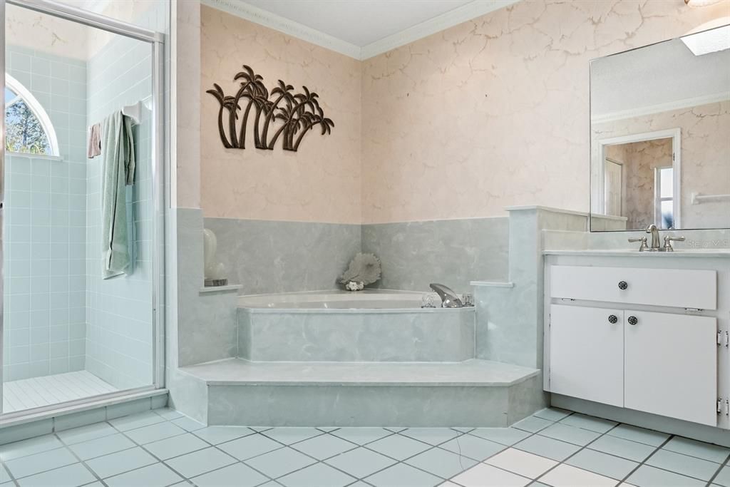 For Sale: $450,000 (3 beds, 2 baths, 2592 Square Feet)