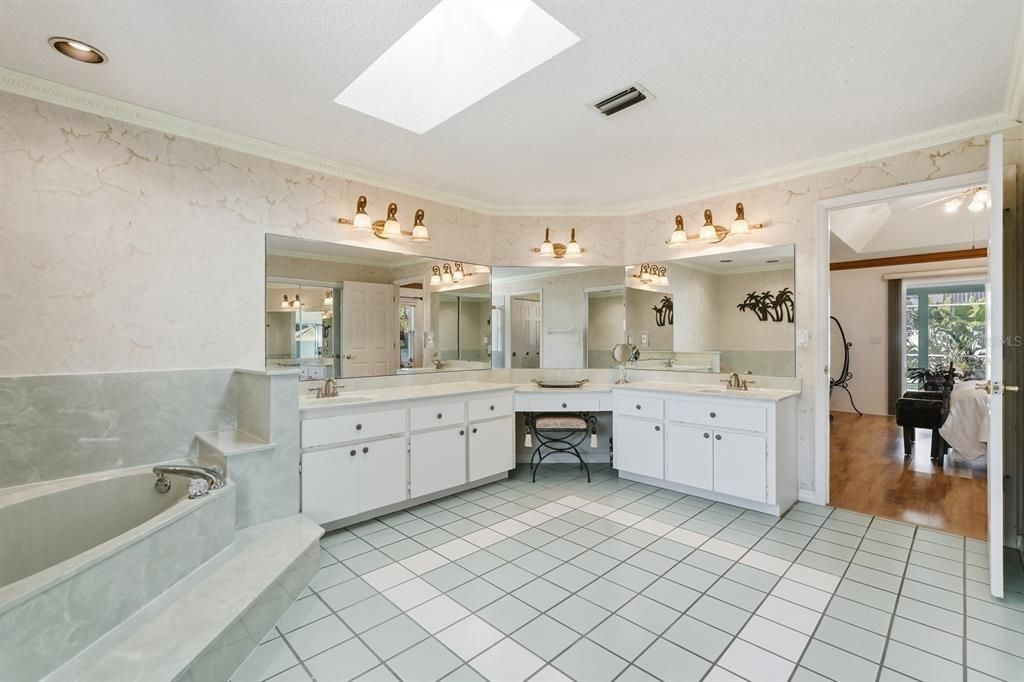 For Sale: $450,000 (3 beds, 2 baths, 2592 Square Feet)