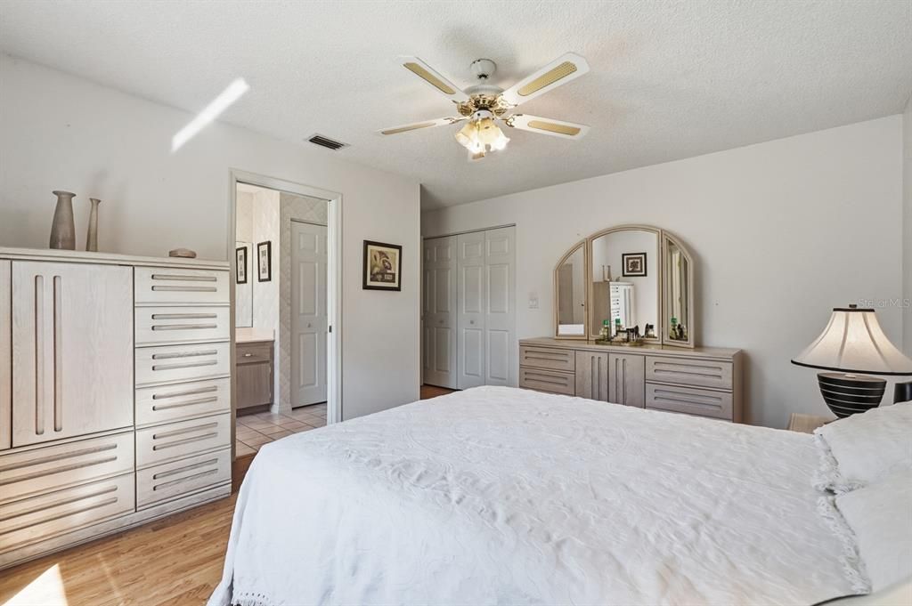 For Sale: $450,000 (3 beds, 2 baths, 2592 Square Feet)