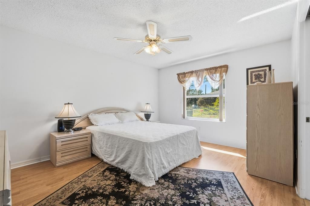 For Sale: $450,000 (3 beds, 2 baths, 2592 Square Feet)