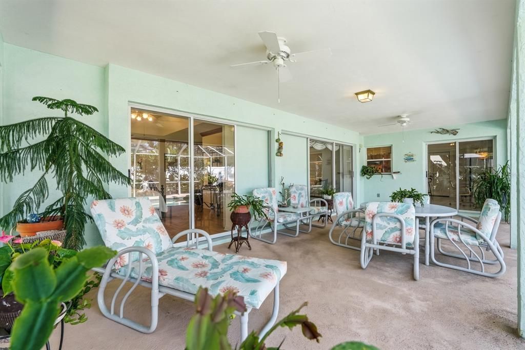 For Sale: $450,000 (3 beds, 2 baths, 2592 Square Feet)