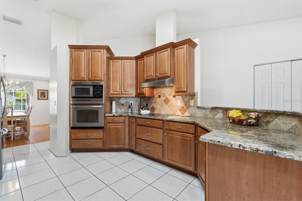 For Sale: $450,000 (3 beds, 2 baths, 2592 Square Feet)