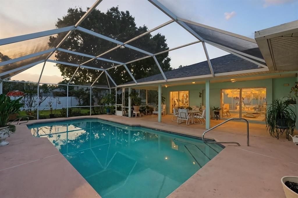 For Sale: $450,000 (3 beds, 2 baths, 2592 Square Feet)