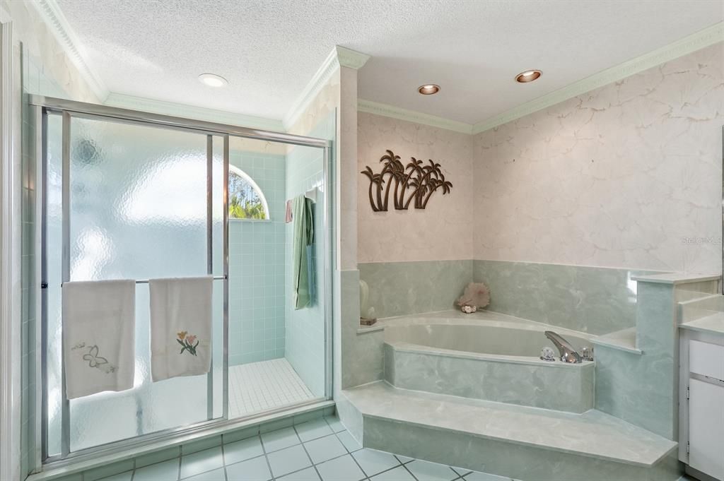 For Sale: $450,000 (3 beds, 2 baths, 2592 Square Feet)