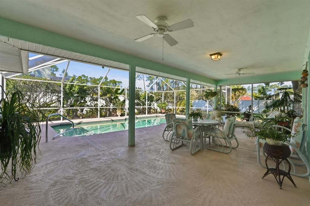 For Sale: $450,000 (3 beds, 2 baths, 2592 Square Feet)