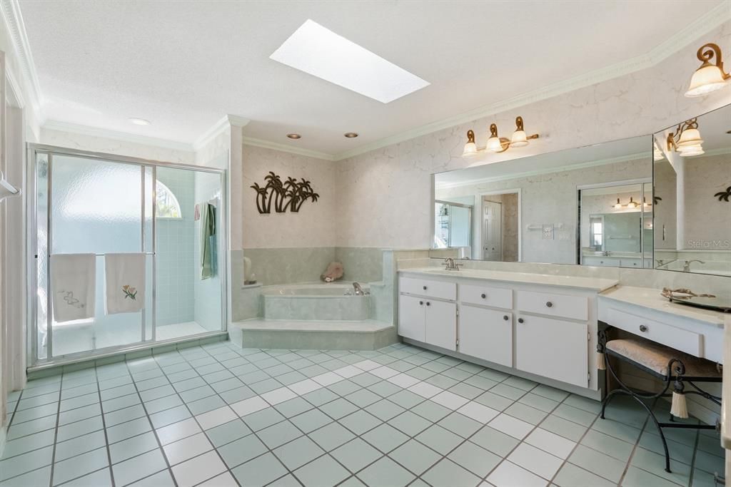 For Sale: $450,000 (3 beds, 2 baths, 2592 Square Feet)