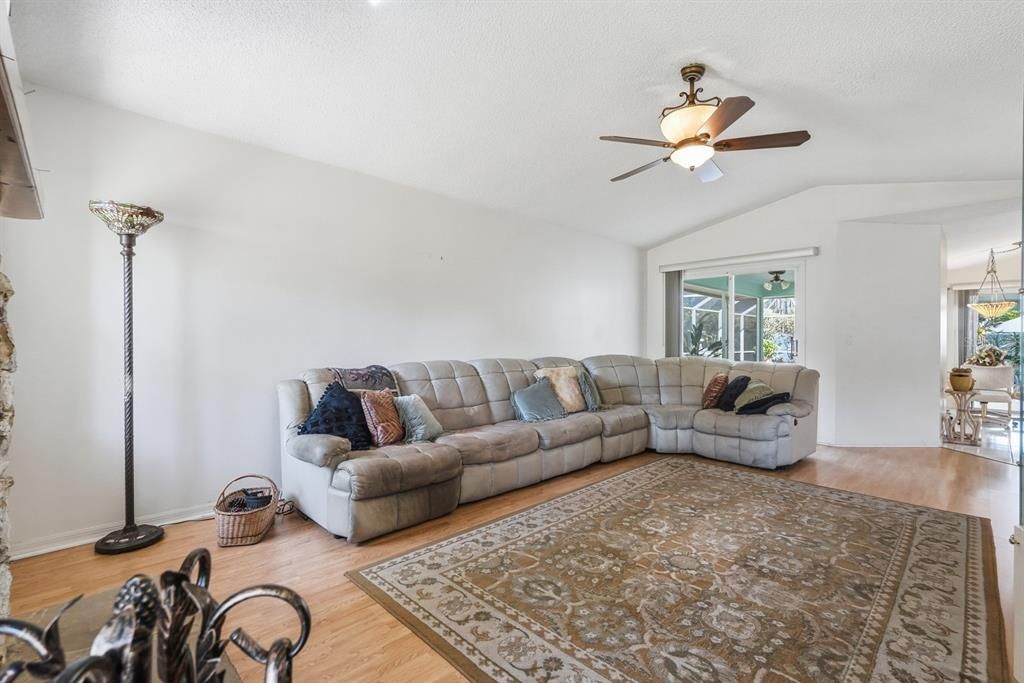 For Sale: $450,000 (3 beds, 2 baths, 2592 Square Feet)