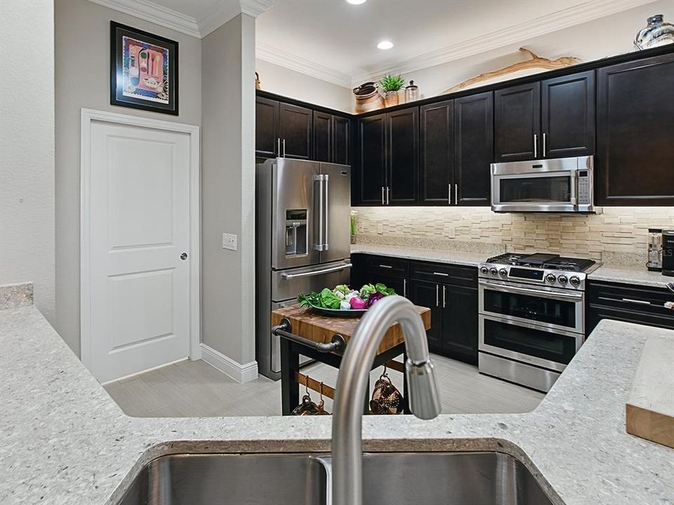 Active With Contract: $649,000 (3 beds, 2 baths, 2319 Square Feet)