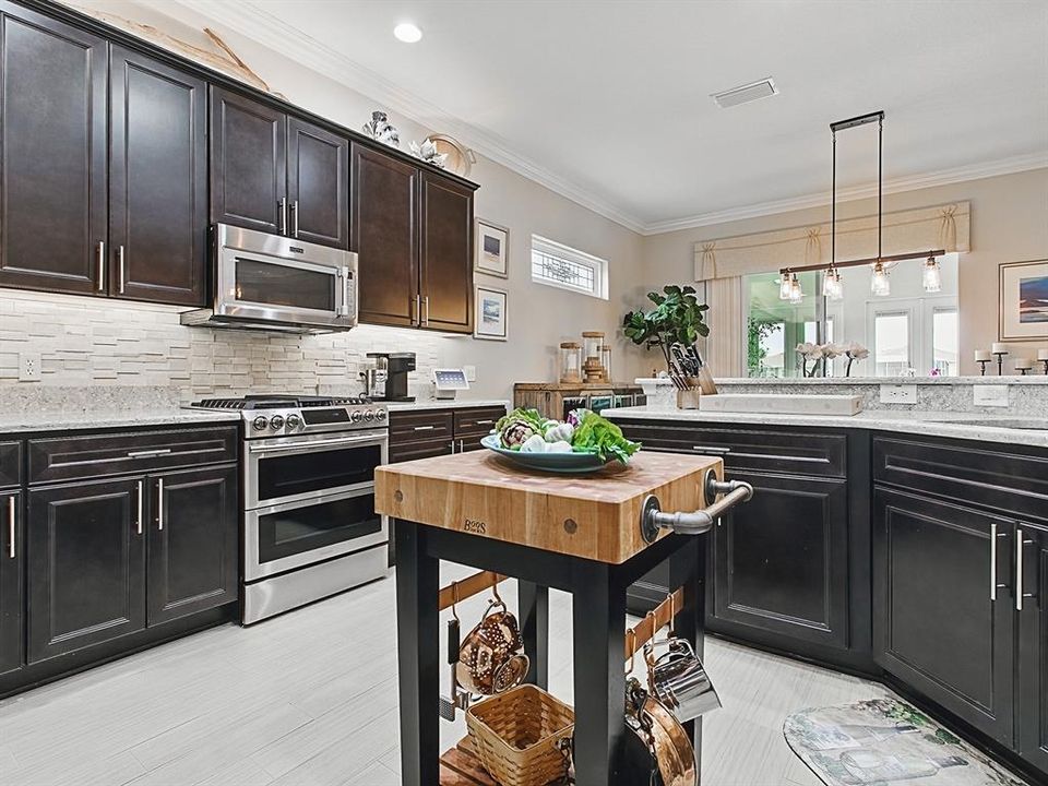 Active With Contract: $649,000 (3 beds, 2 baths, 2319 Square Feet)