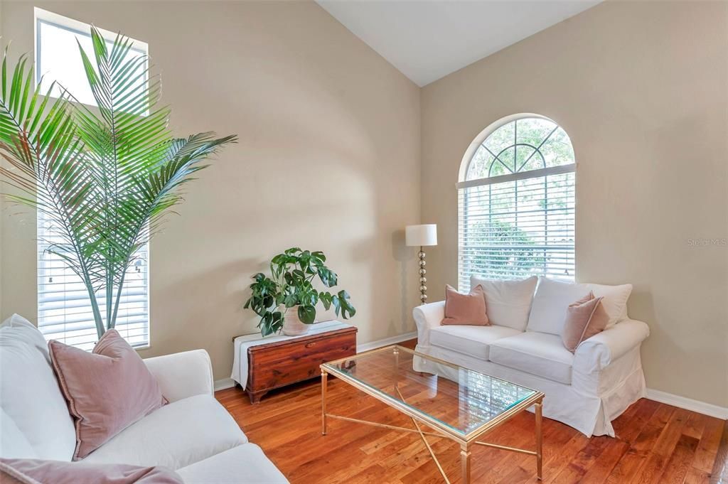 В аренду: $3,300 (5 спален, 3 ванн, 2635 Квадратных фут)