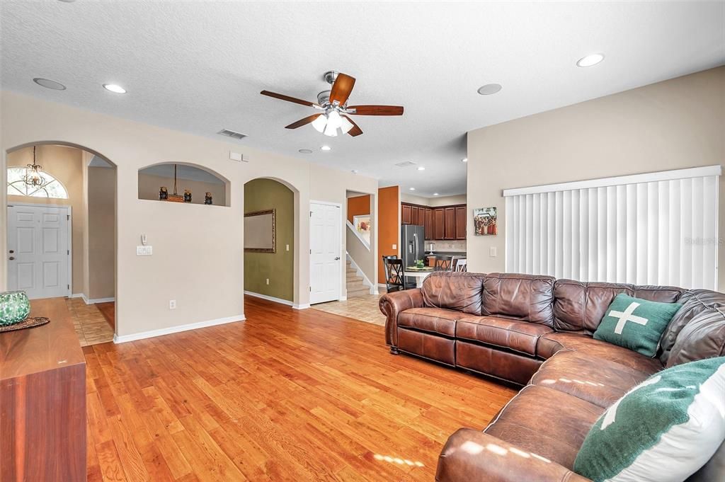 В аренду: $3,300 (5 спален, 3 ванн, 2635 Квадратных фут)