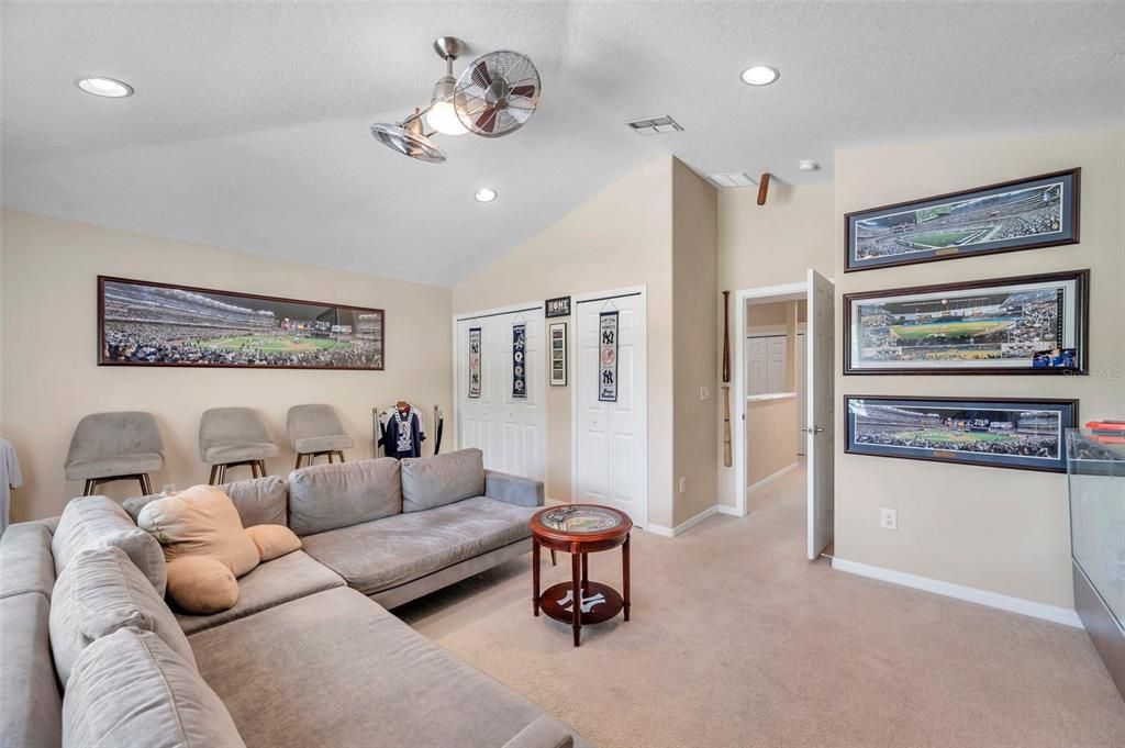 В аренду: $3,300 (5 спален, 3 ванн, 2635 Квадратных фут)