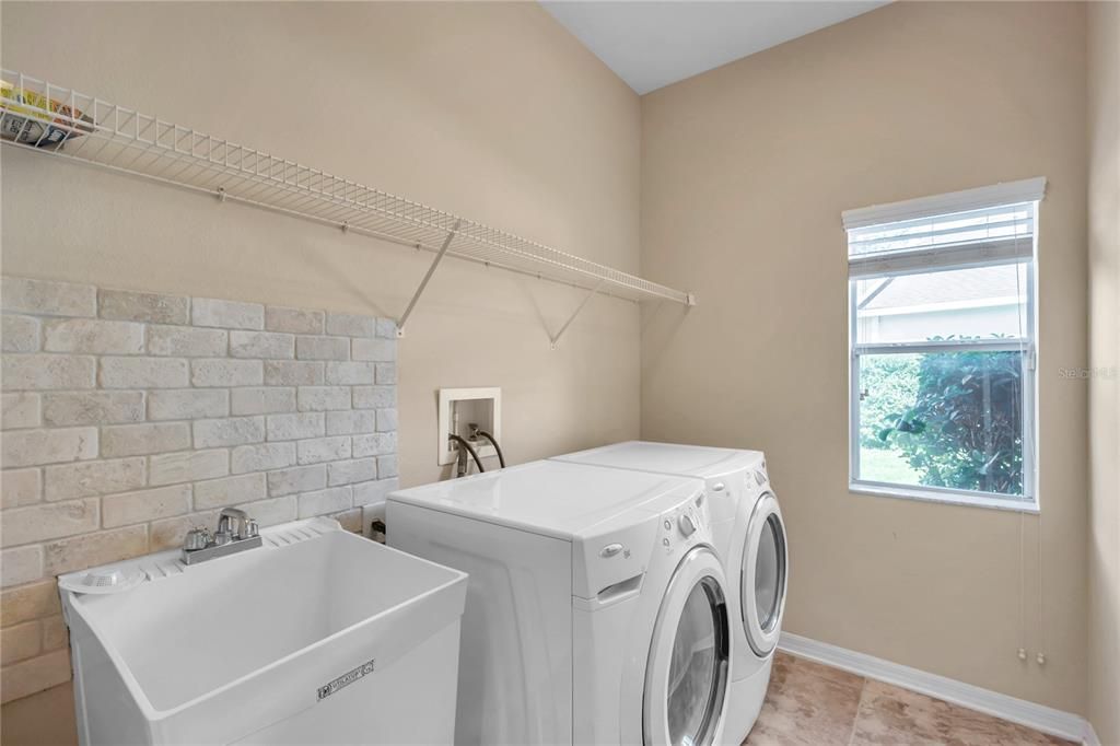 В аренду: $3,300 (5 спален, 3 ванн, 2635 Квадратных фут)