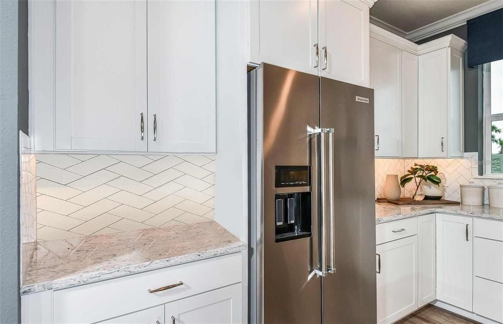 For Sale: $1,300,000 (6 beds, 4 baths, 4263 Square Feet)