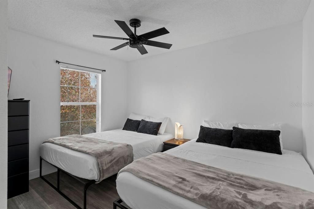 待售: $430,000 (4 贝兹, 3 浴室, 1636 平方英尺)