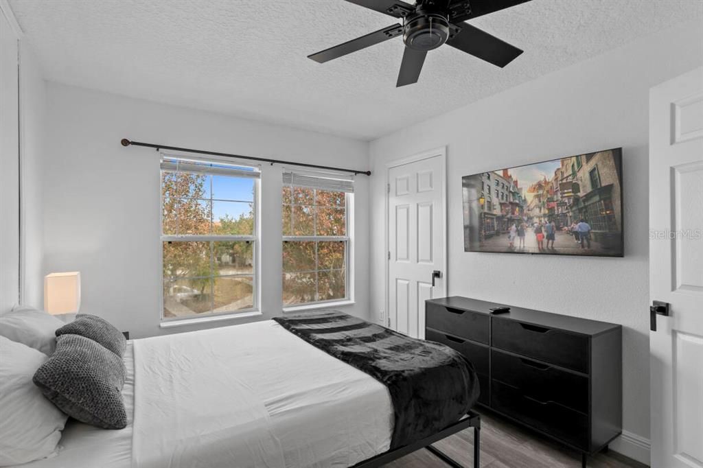 待售: $430,000 (4 贝兹, 3 浴室, 1636 平方英尺)