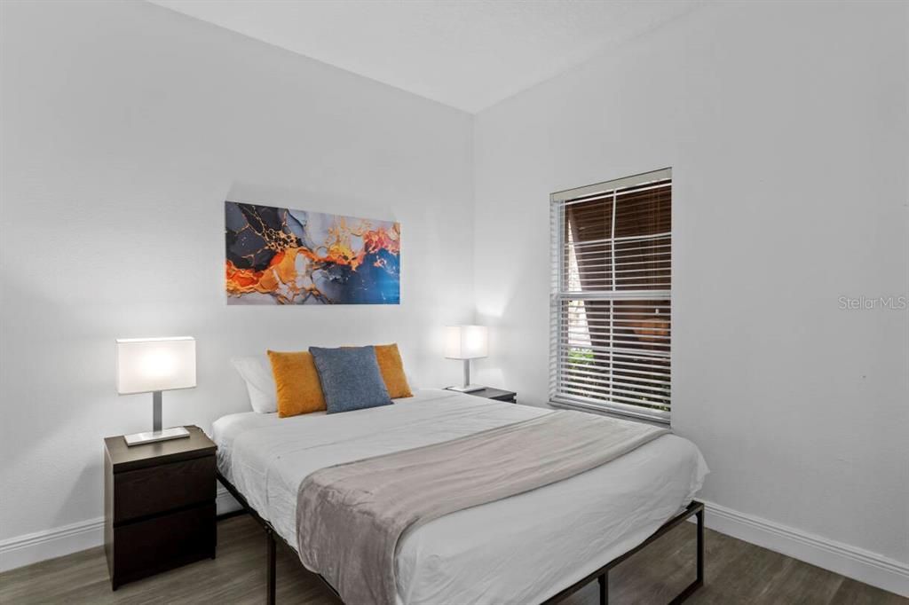 待售: $430,000 (4 贝兹, 3 浴室, 1636 平方英尺)