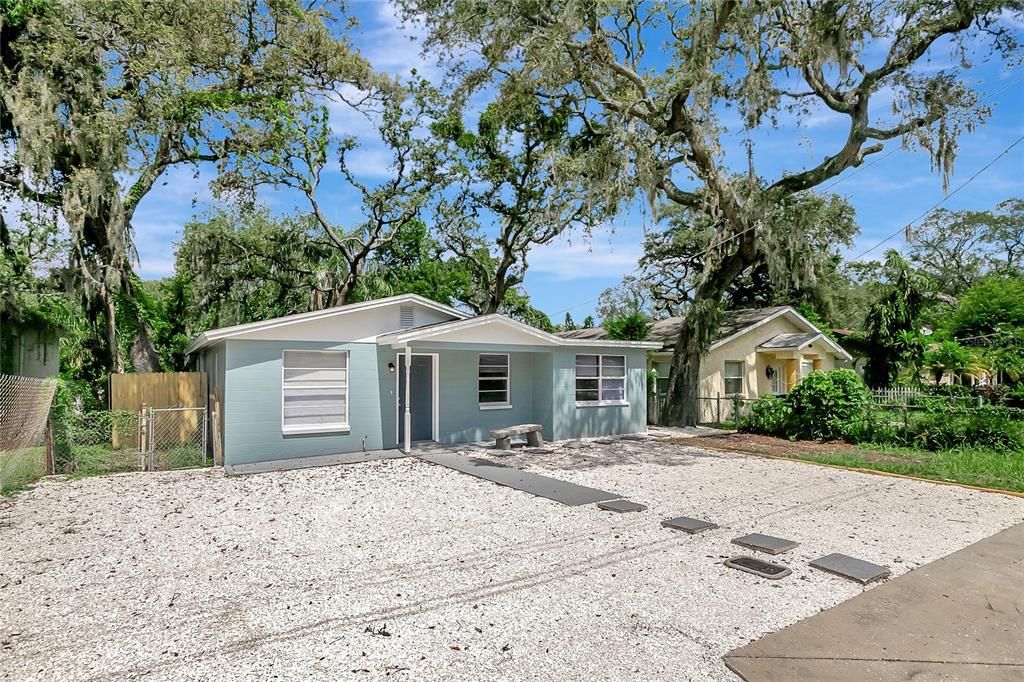 For Sale: $349,500 (3 beds, 2 baths, 1065 Square Feet)