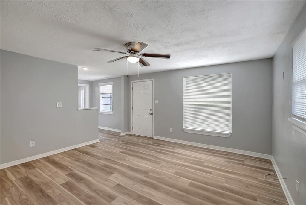 For Sale: $349,500 (3 beds, 2 baths, 1065 Square Feet)