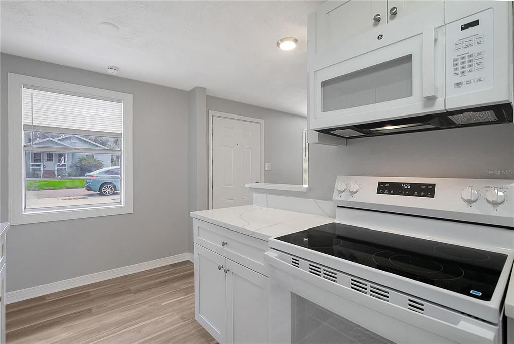 For Sale: $349,500 (3 beds, 2 baths, 1065 Square Feet)