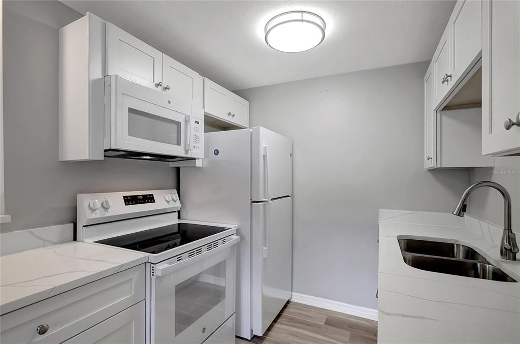 For Sale: $349,500 (3 beds, 2 baths, 1065 Square Feet)