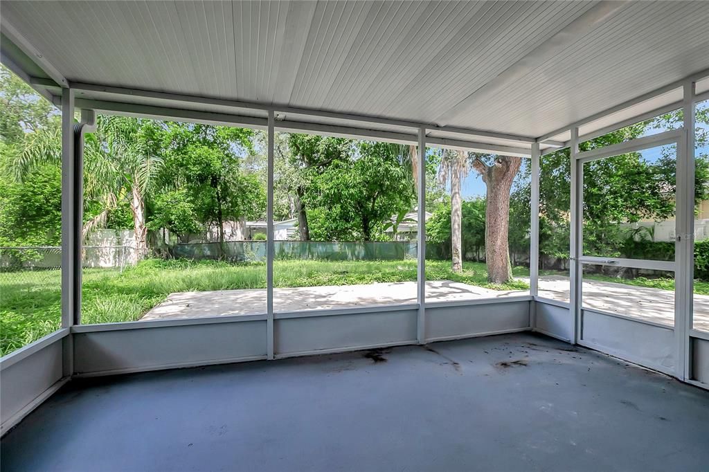 For Sale: $349,500 (3 beds, 2 baths, 1065 Square Feet)